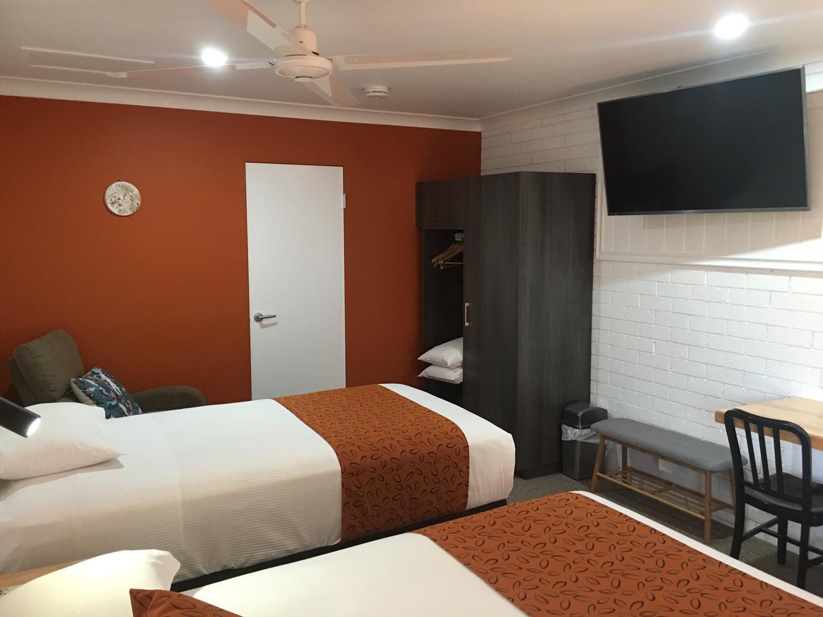 Gin Gin Village Motor Inn Motel Qld Bagian luar foto