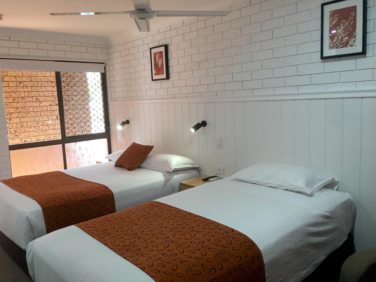 Gin Gin Village Motor Inn Motel Qld Bagian luar foto