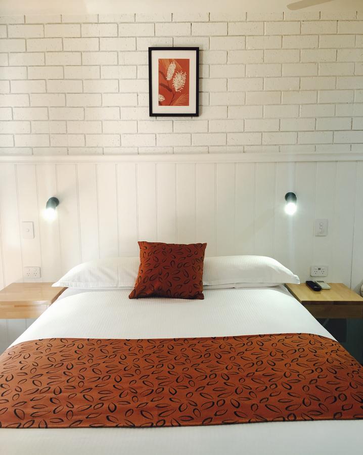 Gin Gin Village Motor Inn Motel Qld Bagian luar foto